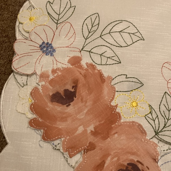 Floral Easter Table Runner - Picture 4 of 10